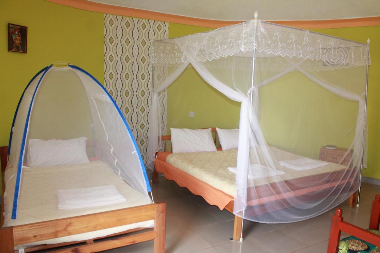 Crater Bay Cottages Kabale Esterno foto