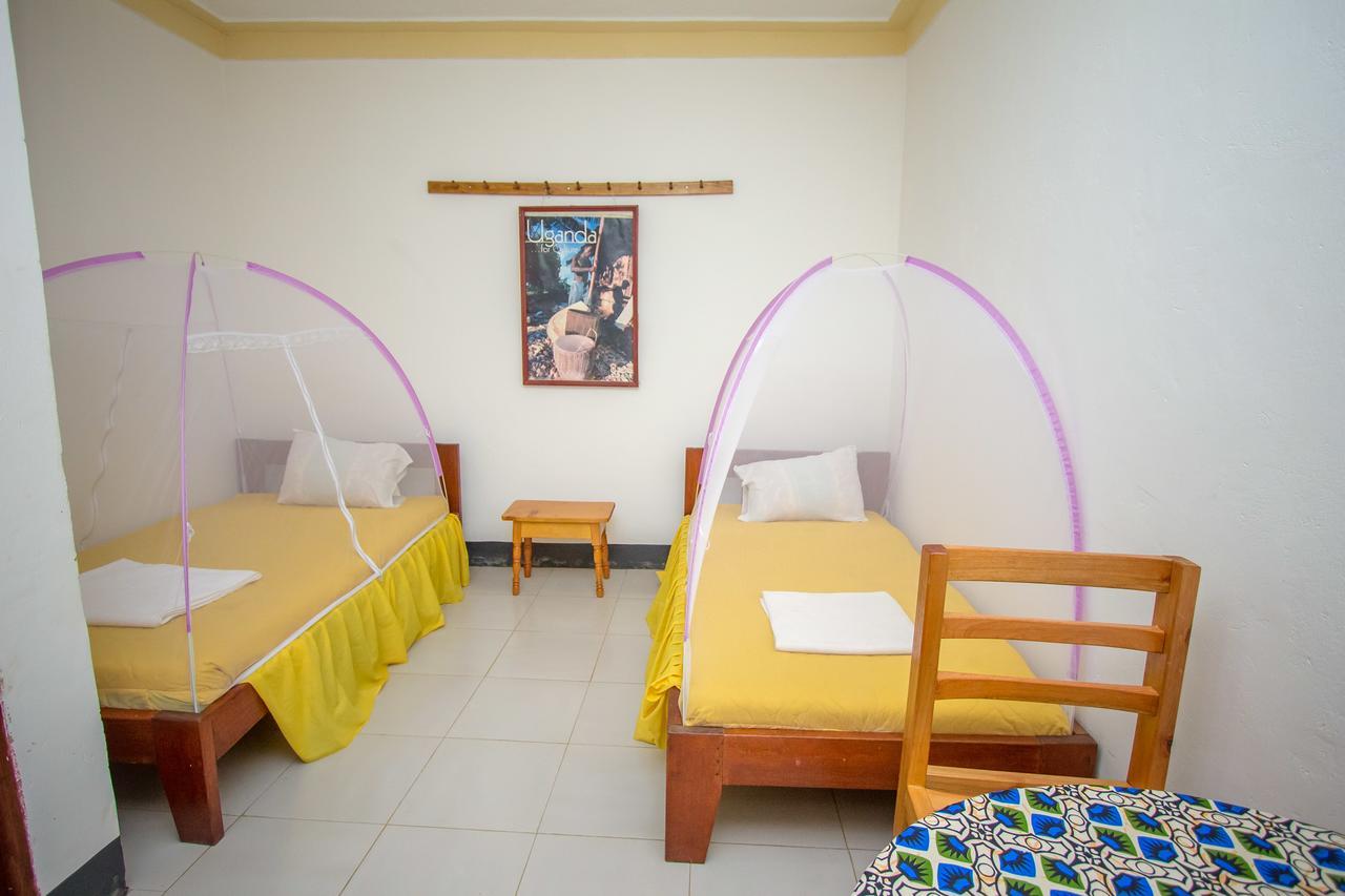 Crater Bay Cottages Kabale Esterno foto