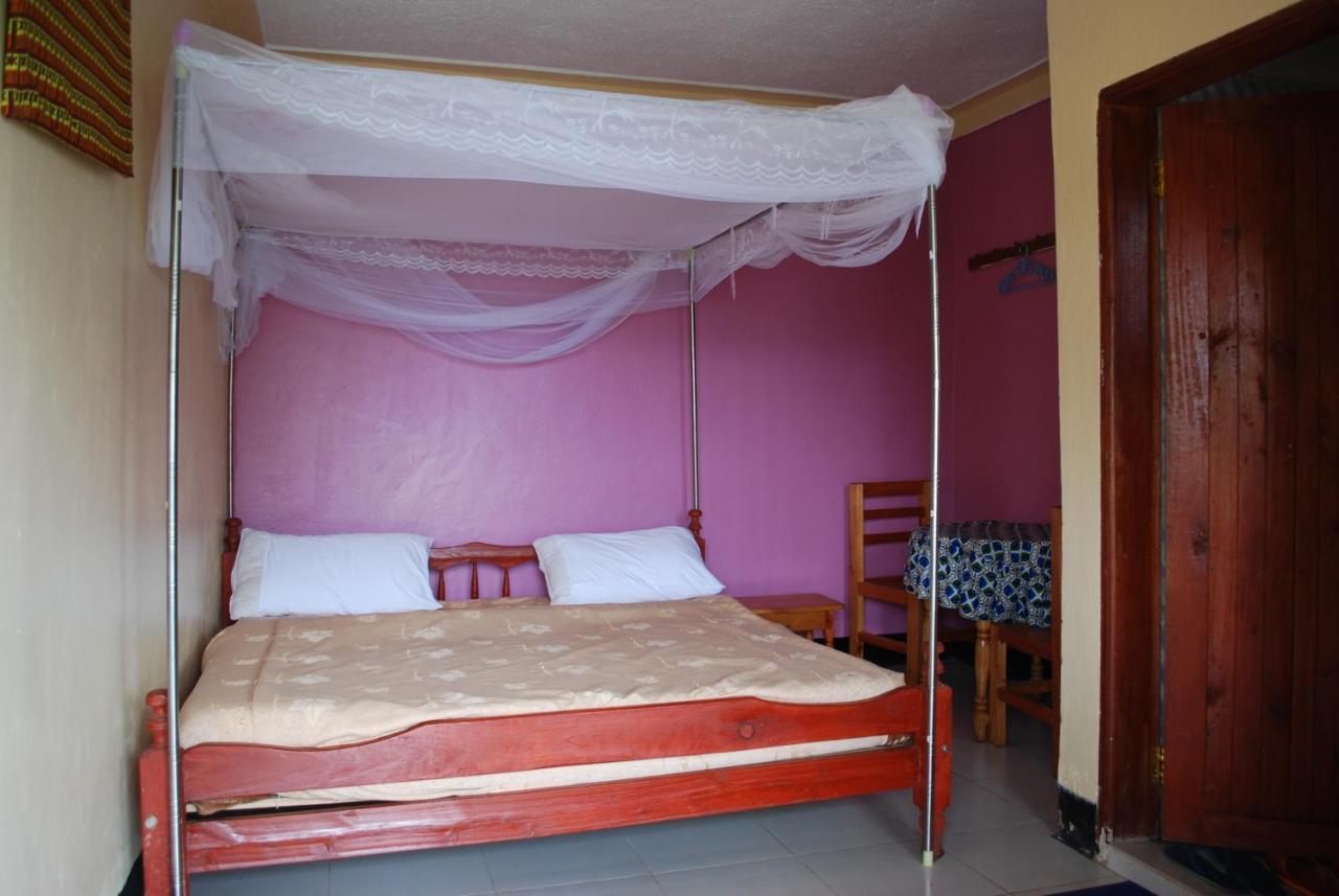 Crater Bay Cottages Kabale Esterno foto