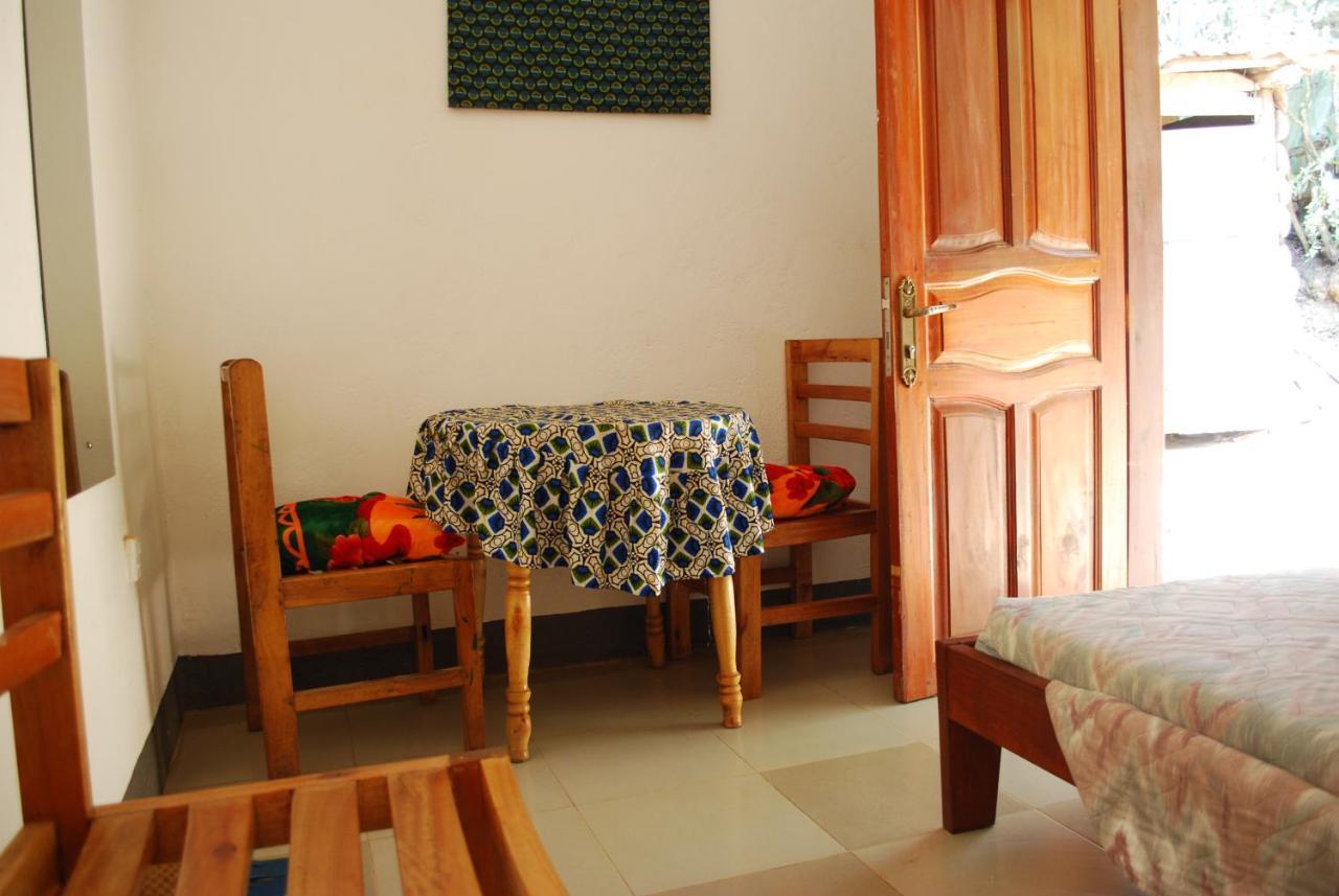 Crater Bay Cottages Kabale Esterno foto