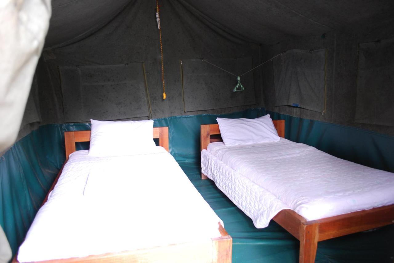 Crater Bay Cottages Kabale Esterno foto
