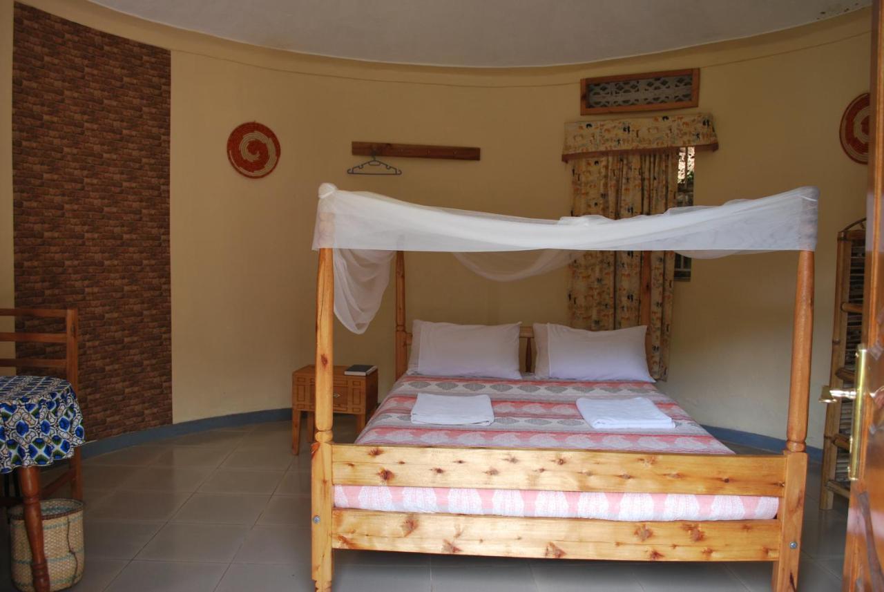 Crater Bay Cottages Kabale Esterno foto