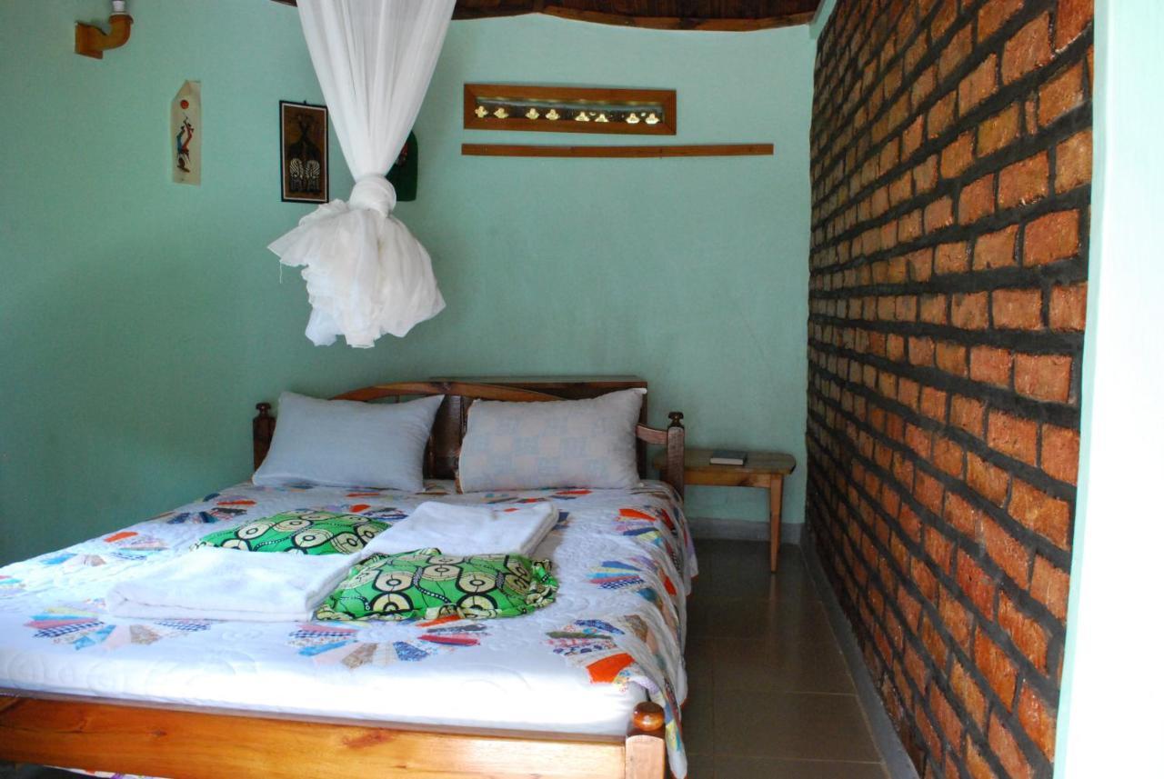 Crater Bay Cottages Kabale Esterno foto