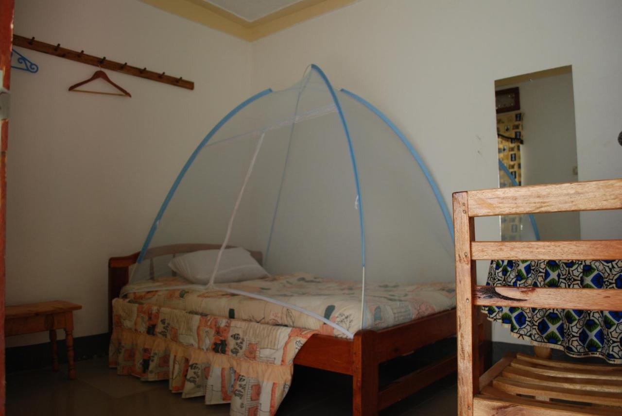 Crater Bay Cottages Kabale Esterno foto