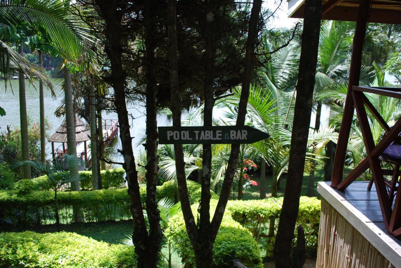 Crater Bay Cottages Kabale Esterno foto